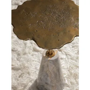 Signature Designs Moriarty Round Spot Table