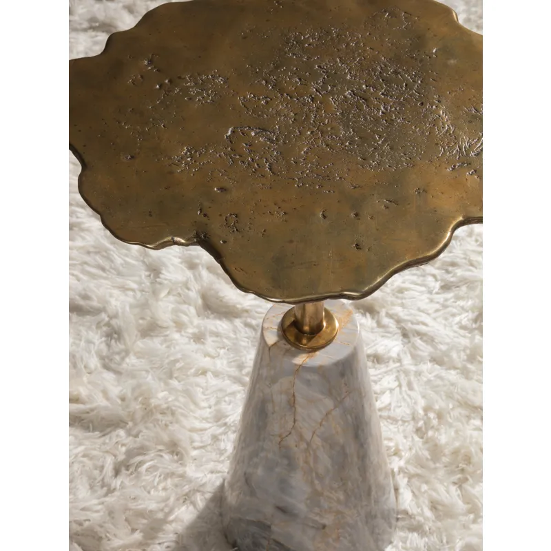 Signature Designs Moriarty Round Spot Table