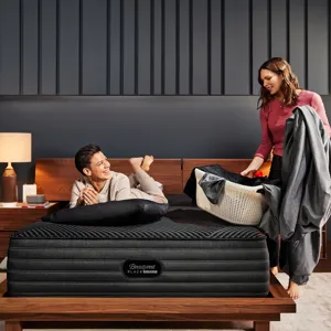 16_BR22_Black_Hybrid_C-Class_MD_Lifestyle_Couple_AM Laundry_01_EXP 03-15-25_2000x2000.jpg