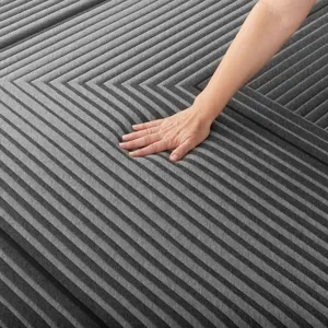 14_BR22_Black_Hybrid_L-Class_FM_MD_PL_Detail_Top_Panel_Hand_2000x2000.jpg