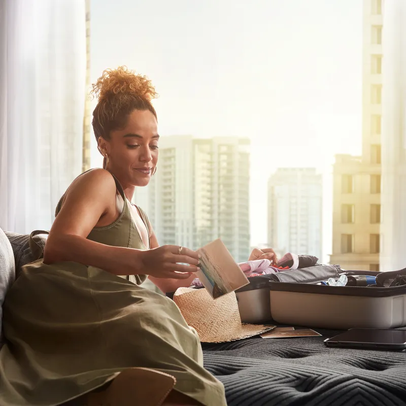 15_BRB22_Black_L-Class_MDPT_Lifestyle_Woman_Warm Weather Travel_01_EXP 03-15-25_2000x2000.jpg