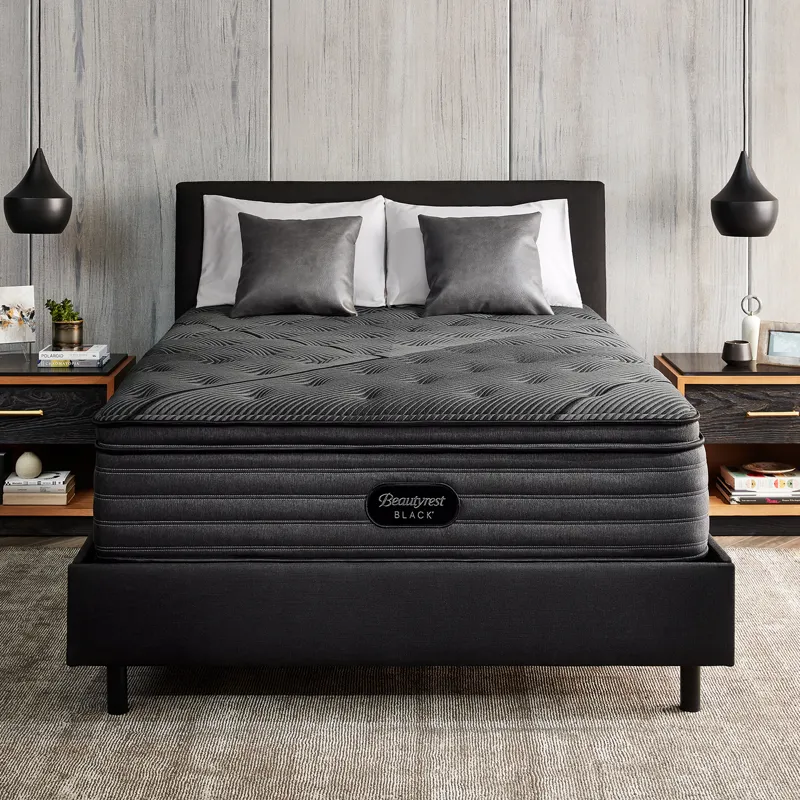 01_BRB22_Black_L-Class_PLPT_Room_Front_Pillows_2000x2000.jpg