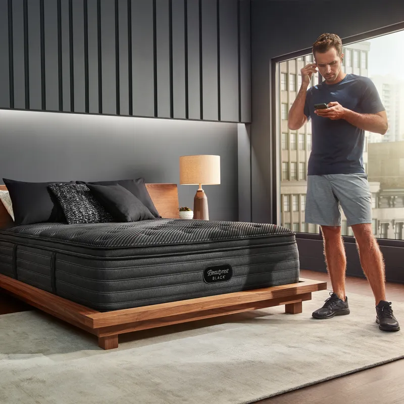 17_BRB22_Black_C-Class_PLPT_Lifestyle_Man_Workout_EXP 03-15-25_2000x2000.jpg