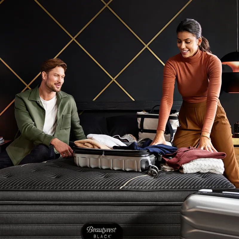 17_BRB22_Black_K-Class_FMPT_Lifestyle_Couple_Packing_03_EXP 03-15-22_2000x2000.jpg