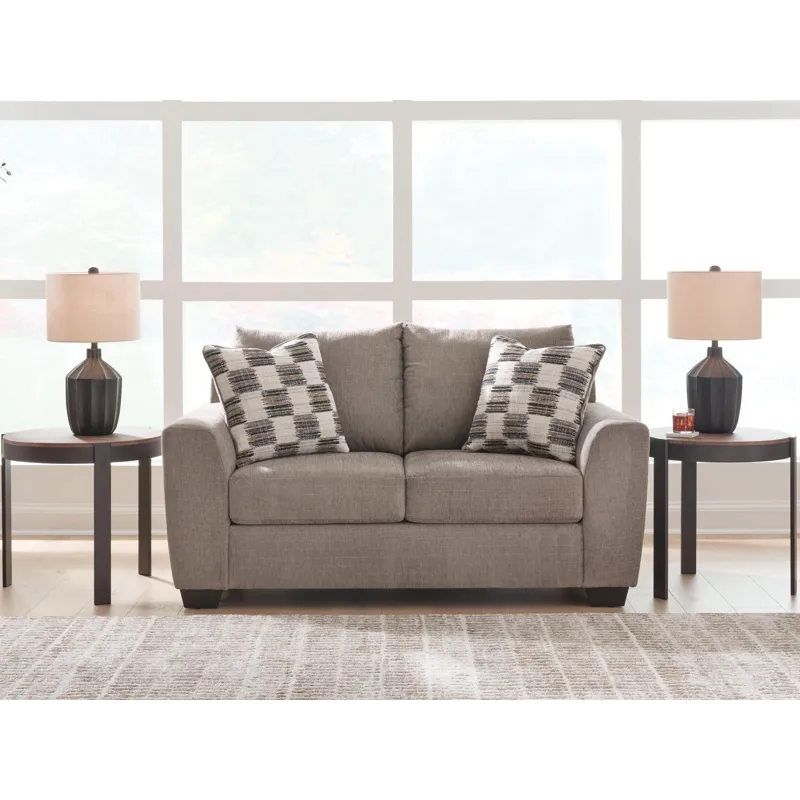 Loreo Loveseat