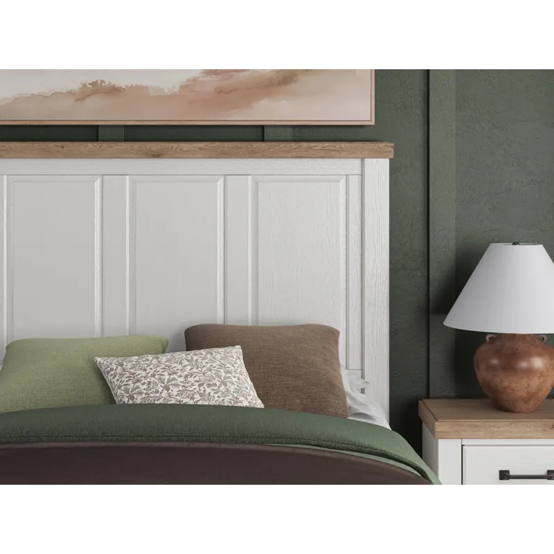 Savonport Queen Panel Bed