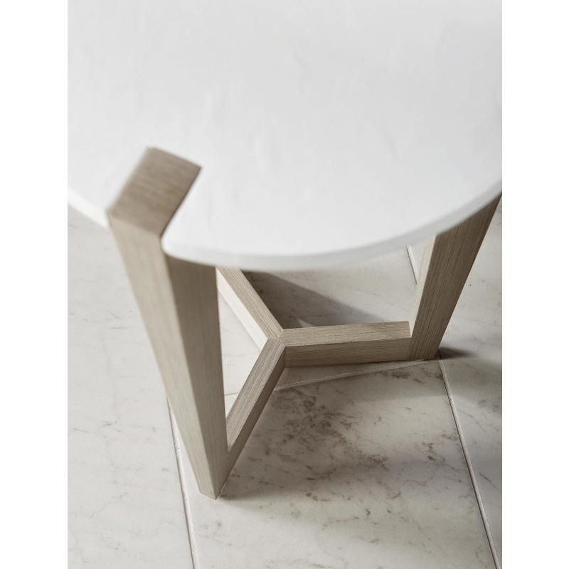 bernhardt_axiom_round_chairside_table_381-122_detail_01.jpg