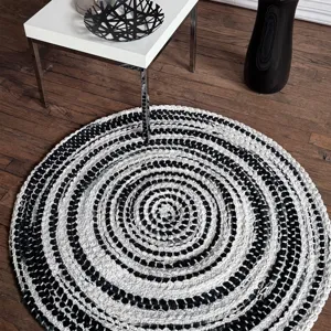 Crafted Black White Round Rug - 5\'6\" x 5\'6\"