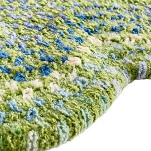 Happy Holidays-St. Patrick\'s Clover Wedge Rug - 8\" x 1\'8\"