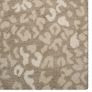Serengeti-Cheetah Ash Rectangle Rug - 2\'6\" x 8\'6\"