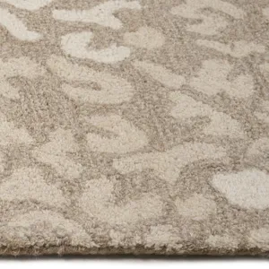 Serengeti-Cheetah Ash Rectangle Rug - 2\'6\" x 8\'6\"