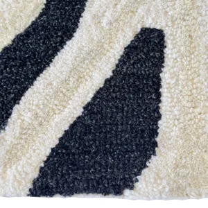 Serengeti-Zebra Black Rectangle Rug - 2\'6\" x 8\'6\"