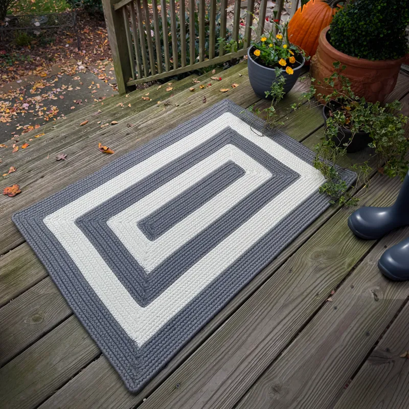 Timeless Gray Concentric Rectangle Rug - 5\' x 8\'