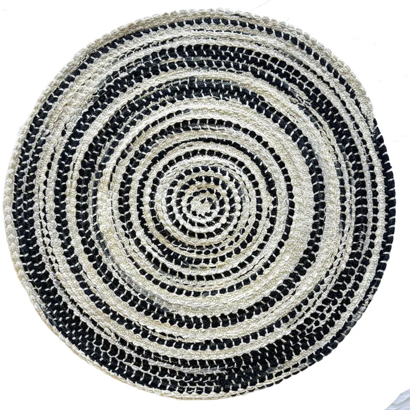 Crafted Black White Round Rug - 5\'6\" x 5\'6\"