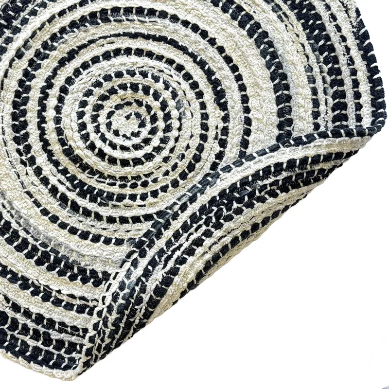 Crafted Black White Round Rug - 5\'6\" x 5\'6\"