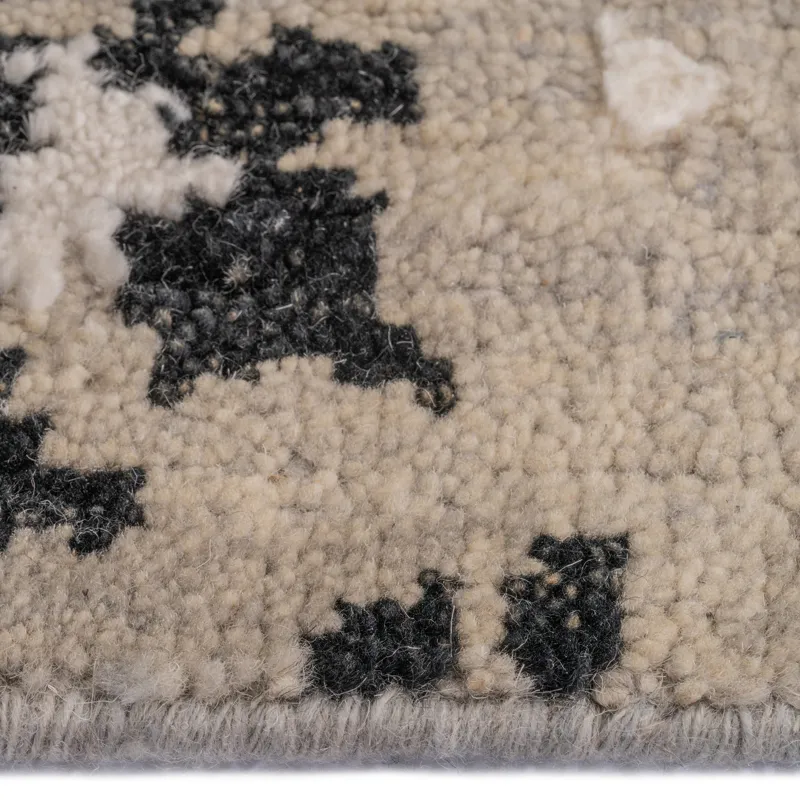 Tasanee Carbon Rectangle Rug - 5\' x 8\'