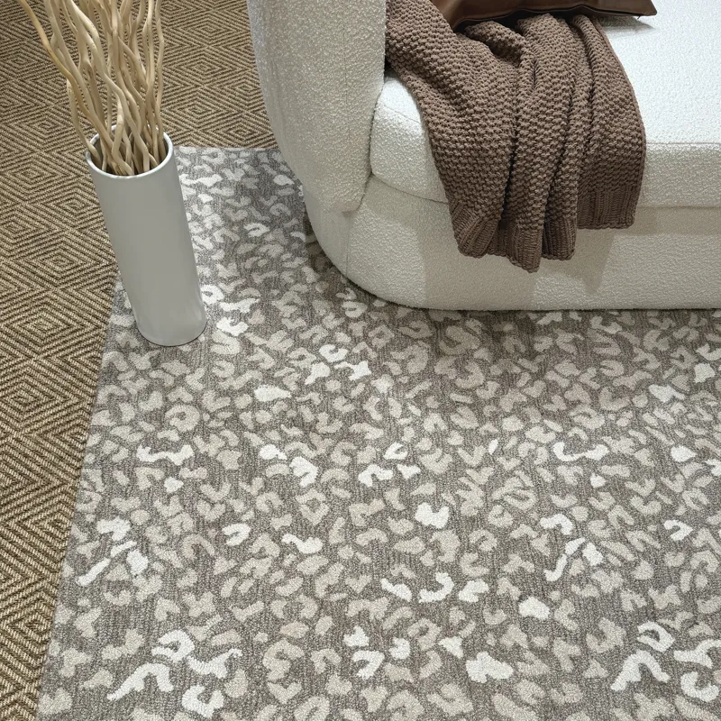 Serengeti-Cheetah Ash Rectangle Rug - 2\'6\" x 8\'6\"