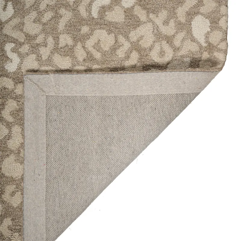 Serengeti-Cheetah Ash Rectangle Rug - 2\'6\" x 8\'6\"