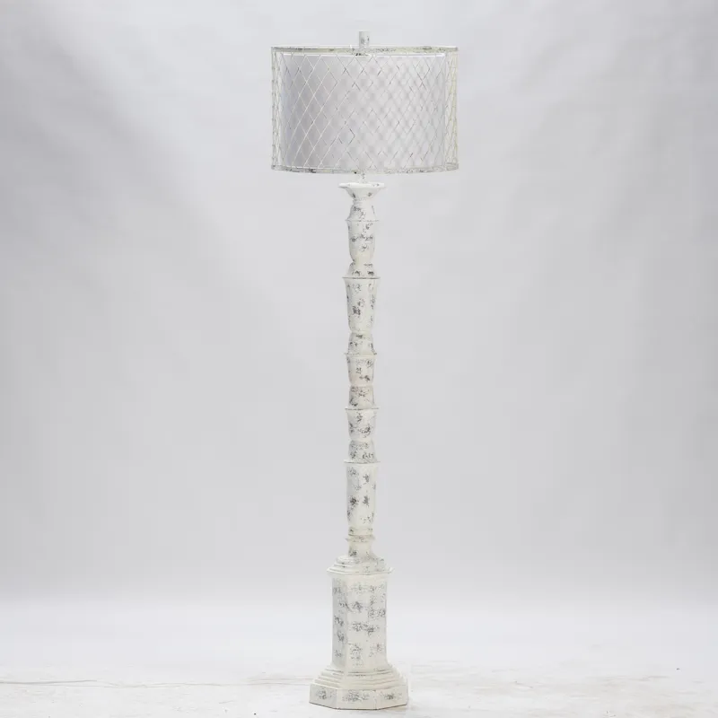 Para Floor Lamp
