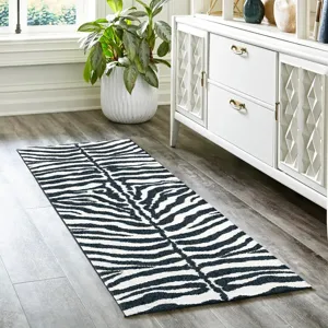 Akina Ivory 2\'3\" x 7\'6\" Runner Rug