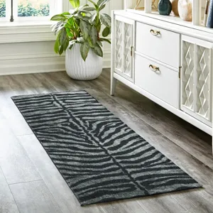 Akina Midnight 2\'3\" x 7\'6\" Runner Rug