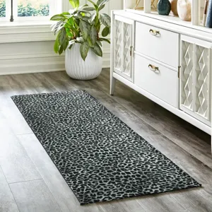 Akina Midnight 2\'3\" x 7\'6\" Runner Rug