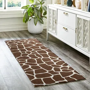 Akina Chocolate 2\'3\" x 7\'6\" Runner Rug
