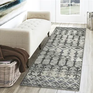 Brisbane Silver 2\'3\" x 7\'6\" Runner Rug