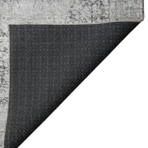 Indoor/Outdoor Karaj Gray 2\'6\" x 3\'10\" Rug