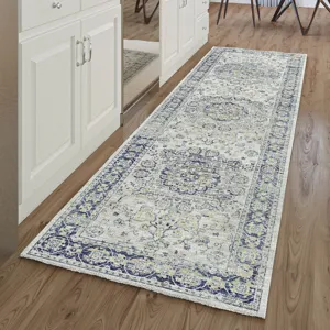 Tuscany Silver 2\'6\" x 8\' Runner Rug