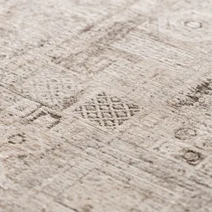 Vienna Ivory 2\'3\" x 7\'10\" Runner Rug