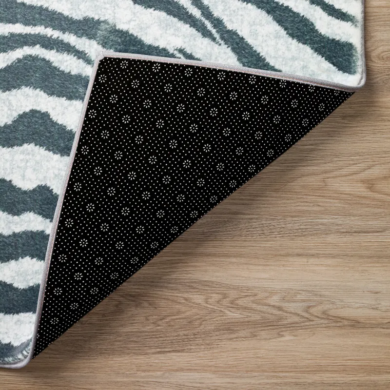 Akina Flannel 2\'3\" x 7\'6\" Runner Rug