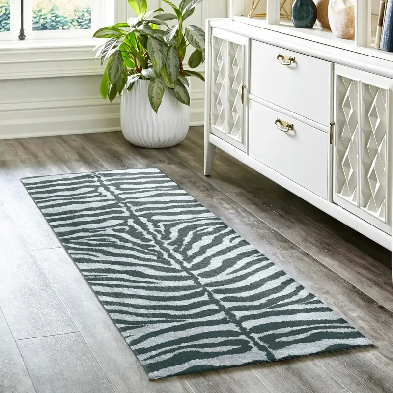 Akina Flannel 2\'3\" x 7\'6\" Runner Rug