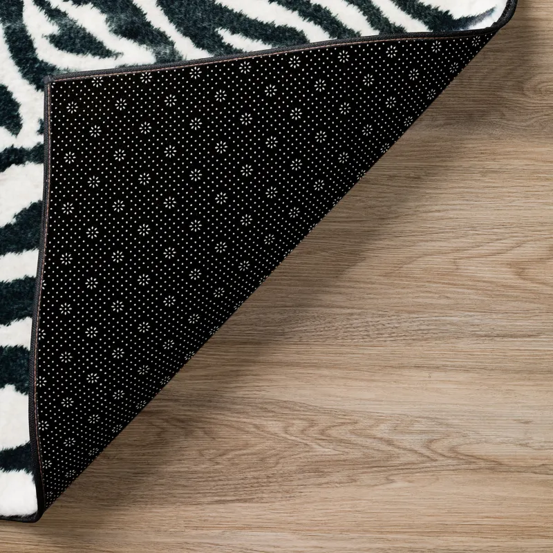 Akina Ivory 1\'8\" x 2\'6\" Rug