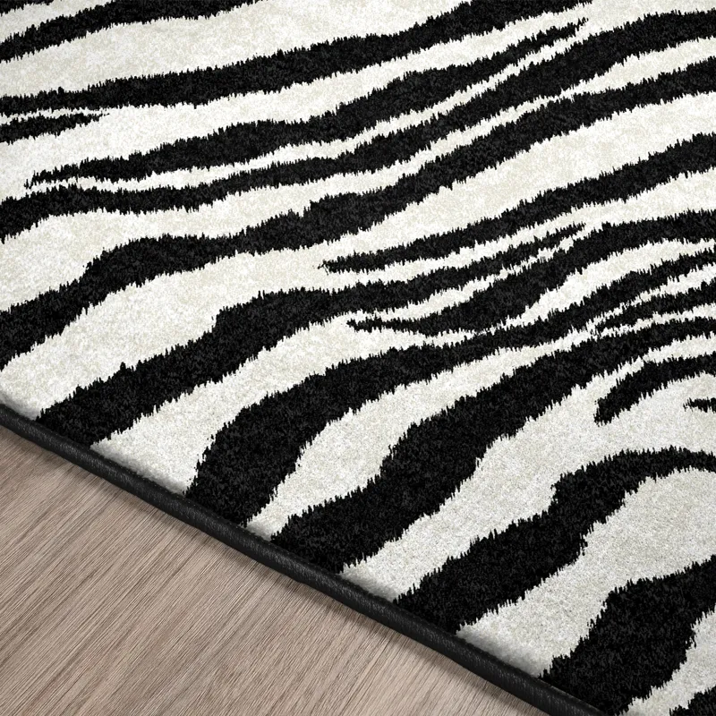 Akina Ivory 1\'8\" x 2\'6\" Rug