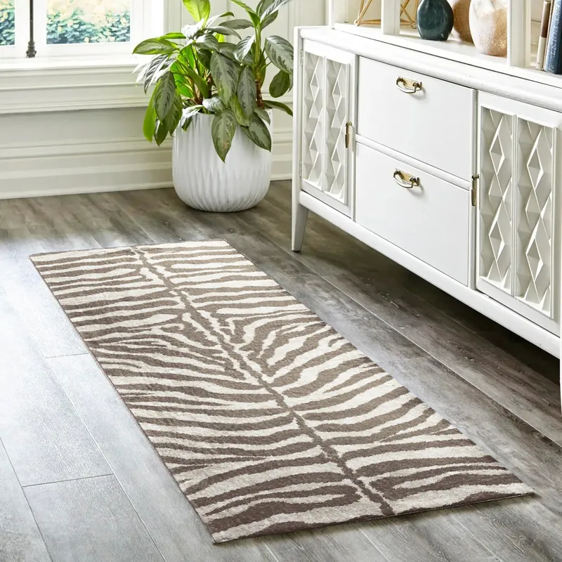 Akina Mocha 2\'3\" x 7\'6\" Runner Rug