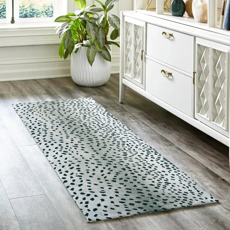 Akina Ivory 2\'3\" x 7\'6\" Runner Rug