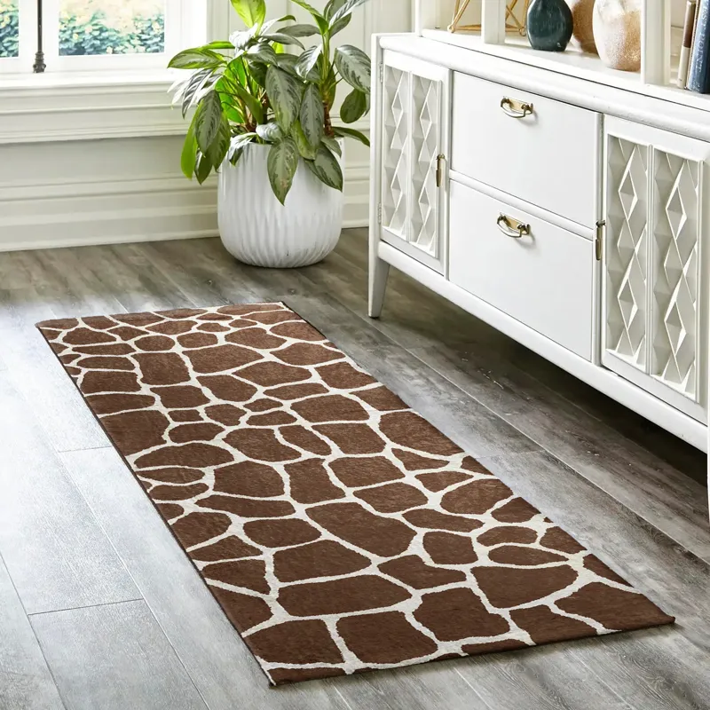 Akina Chocolate 2\'3\" x 7\'6\" Runner Rug