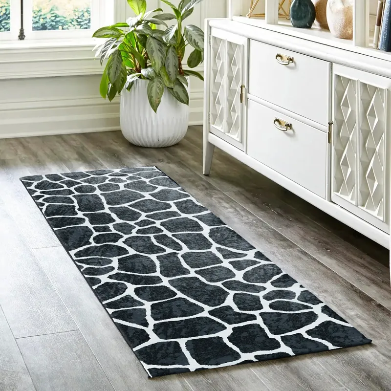 Akina Midnight 2\'3\" x 7\'6\" Runner Rug