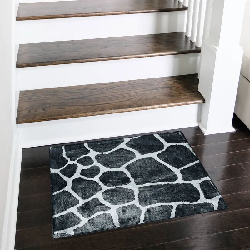 Akina Midnight 1\'8\" x 2\'6\" Rug