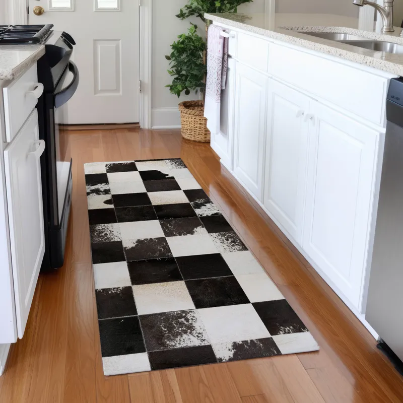 Luxury Washable Indoor/Outdoor Bozeman Black 2\'3\" x 7\'6\" Runner Rug