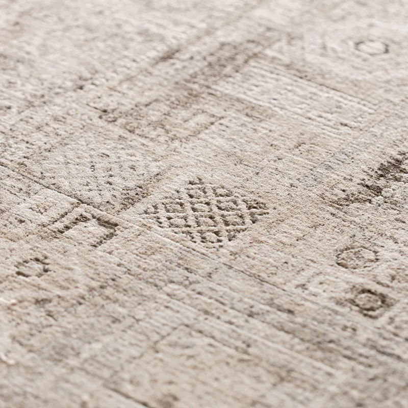 Vienna Ivory 2\'3\" x 7\'10\" Runner Rug