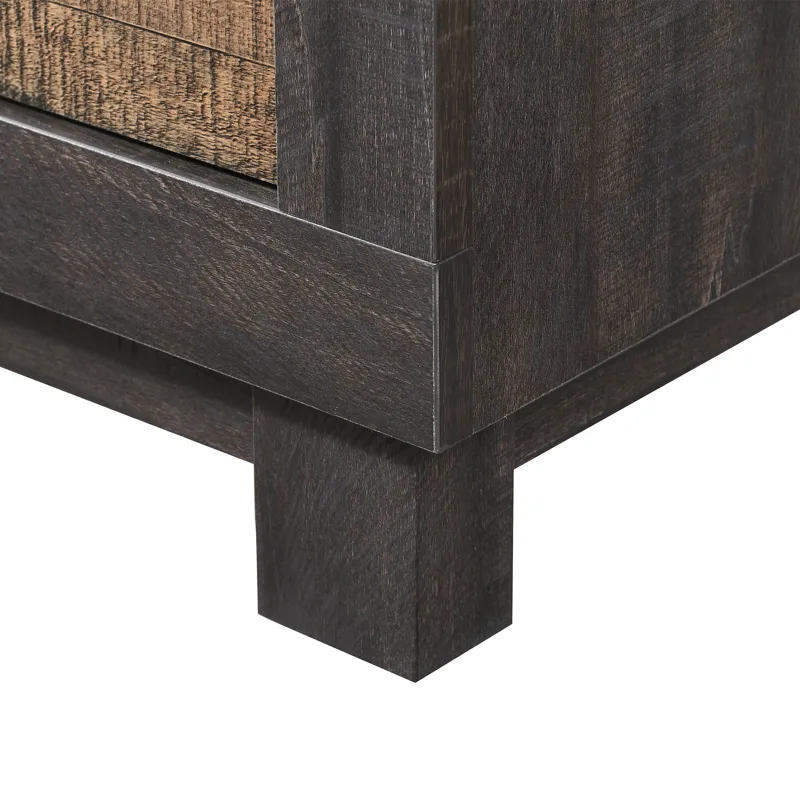 Harlington Walnut 4PC Set w/Queen Bed and CH