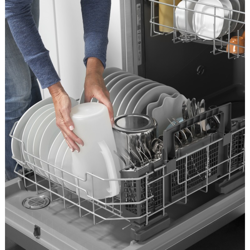 Dishwasher with Front Controls by General Electric NIS348798106