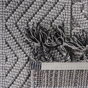 8\' x 10\' Geometric Indoor / Outdoor Area Rug - Gray / White