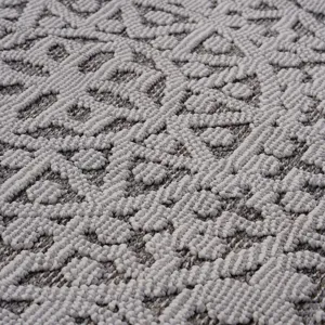 4\' x 6\' Medallion Indoor / Outdoor Area Rug - Gray / White