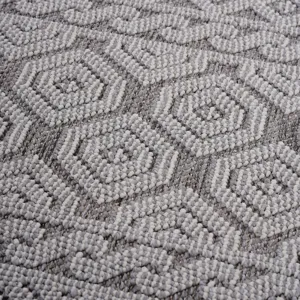 8\' x 10\' Geometric Indoor / Outdoor Area Rug - Gray / White