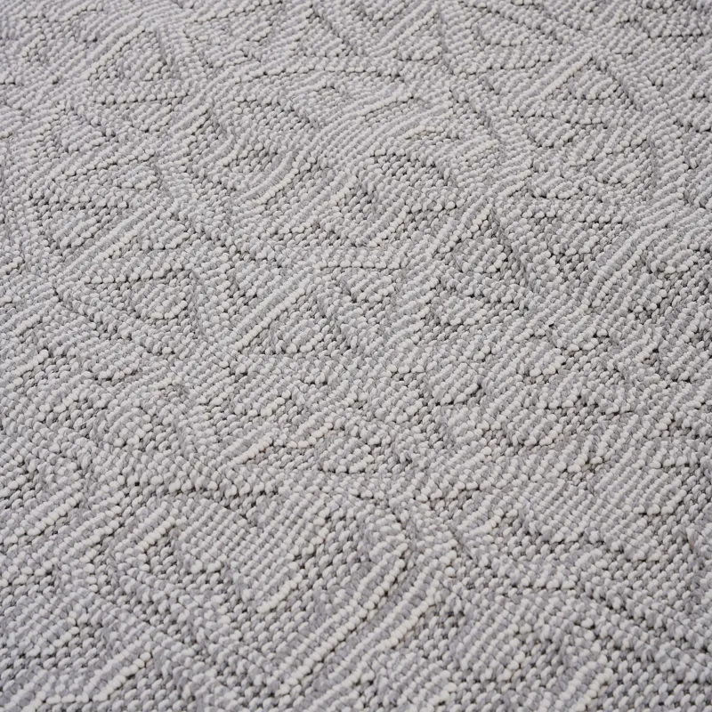 Guros - 4\' x 6\' Medallion Indoor / Outdoor Area Rug - White / Ivory