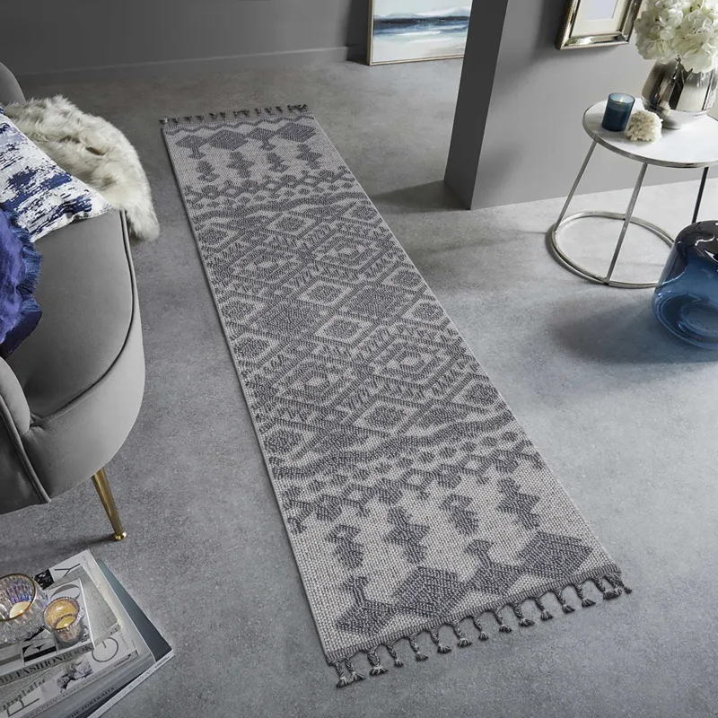 Guros - 2\' x 8\' Traditional Indoor / Outdoor Area Rug - White / Gray