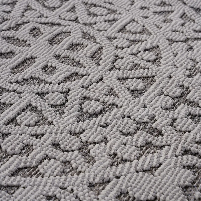 4\' x 6\' Medallion Indoor / Outdoor Area Rug - Gray / White